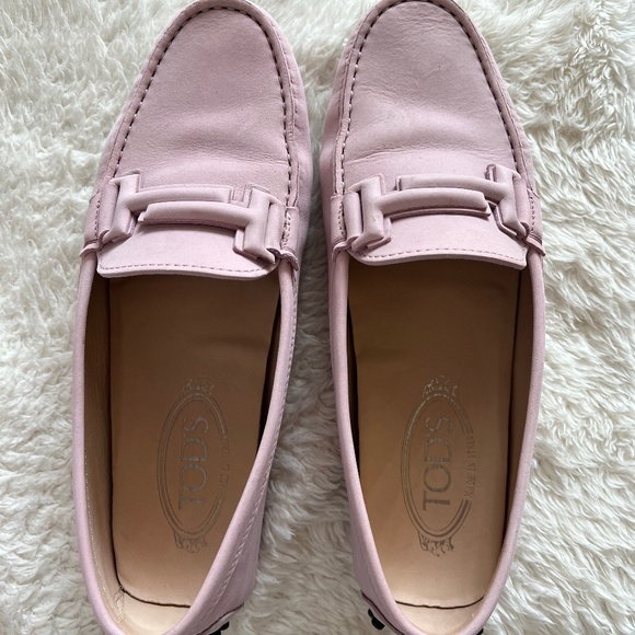 TODS Women's Fuchsia Loafers - Size 37.5 - comes with original box - Picture 1 of 6